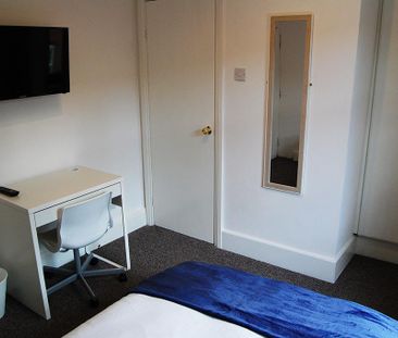 4 bedroom terraced house to rent - Photo 5