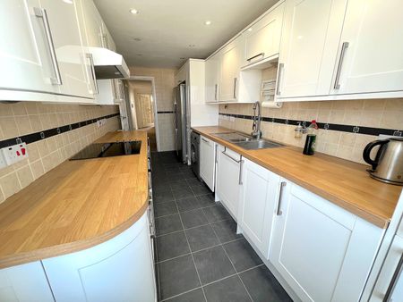Spa Court, Kings Esplanade, Hove BN3 2WS - Photo 3