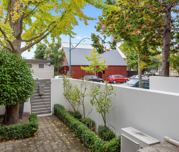 City Centre - 3-bedroom apartment with garage - short term - Photo 3