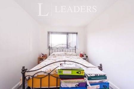 3 bedroom house to rent Hannah Crescent, Wilford, Nottingham, NG11 - Photo 3