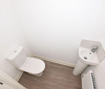 3 bedroom terraced house to rent - Photo 6