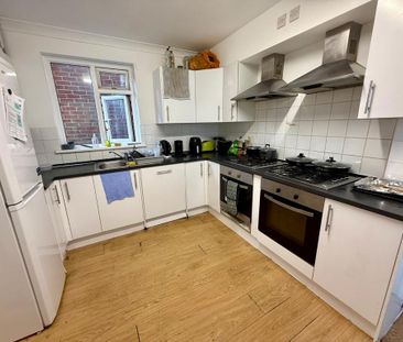 9 bedroom detached house to rent - Photo 4