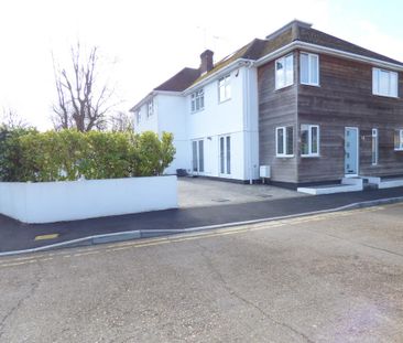 4 bedroom semi-detached house to rent - Photo 4