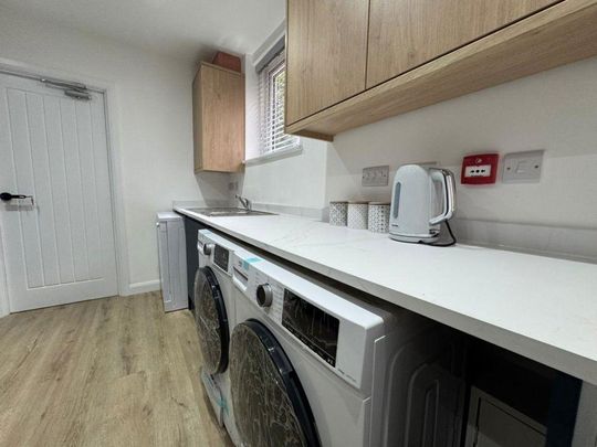 1 bedroom in a house share to rent - Photo 1