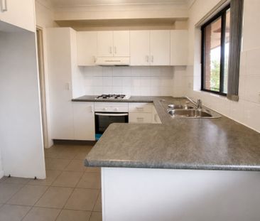 2 Bedroom Unit in Handy Location!! - Photo 2