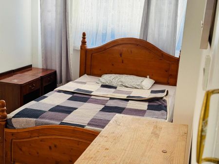 1 bedroom in a house share to rent - Photo 5