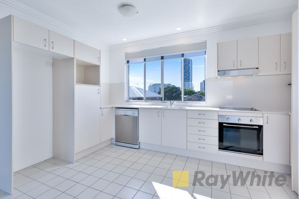 27/6-10 Rose Street, 4215, Southport - Photo 1