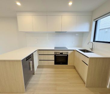 Brand-New Townhouse – Modern Style and Smart Design - Photo 6