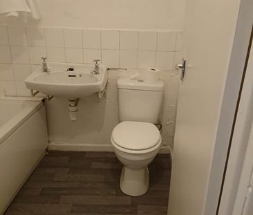 1 Bed Flat, Mexborough Avenue, LS7 - Photo 5