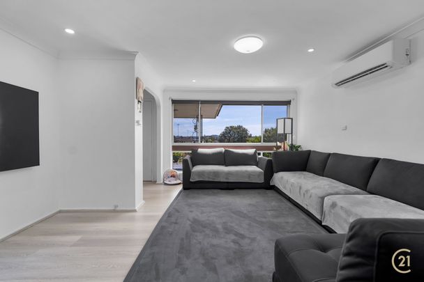 Beautifully Renovated Family Home in a Quiet Cul-De-Sac - Photo 1