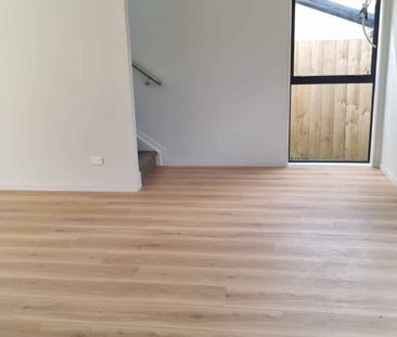 New Townhouse 3bdrm/2bthrm/garage - Photo 3