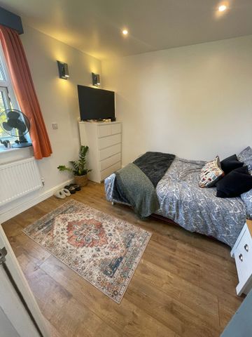 Beautiful First Floor One Bedroom Flat to Let in Withington/Disbury - Photo 5