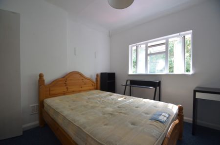 6 bedroom Semi-detached house to rent - Photo 2