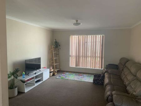 Delightful 3 Bedroom Home - Photo 2