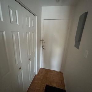 !|! LOGEMENT 4 1/2 À LOUER 1 475$ !!! LIBRE LE 1ER JANVIER 2026 - Photo 2