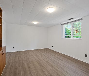 For Lease - 10 Delong Drive, Beacon Hill North - South and Area, Ontario - Photo 1