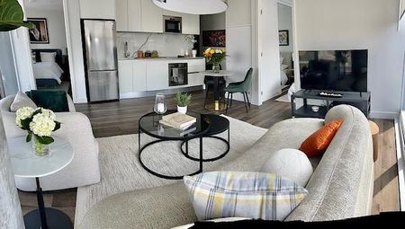 In the middle of it all, but a world apart! - Photo 5