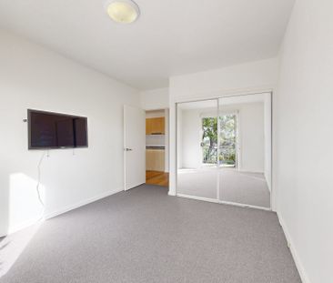 Convenient 2-Bedroom Unit Near Strathmore Train Station - Photo 3