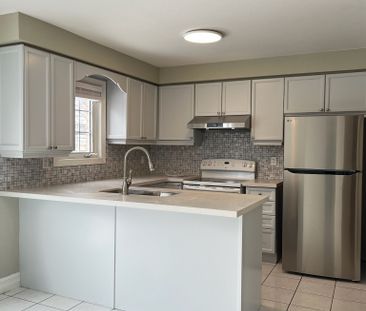 For Lease - 5580 Creditrise Place, Mississauga, Ontario - Photo 3