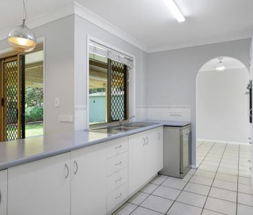 TIDY LOW SET HOME, SIDE ACCESS, SHED IN POPULAR CLINTON! - Photo 3