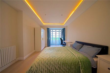 Three bedroom apartment set within the portered block of Dorset House, 0.3 miles from Regents Park - Photo 3