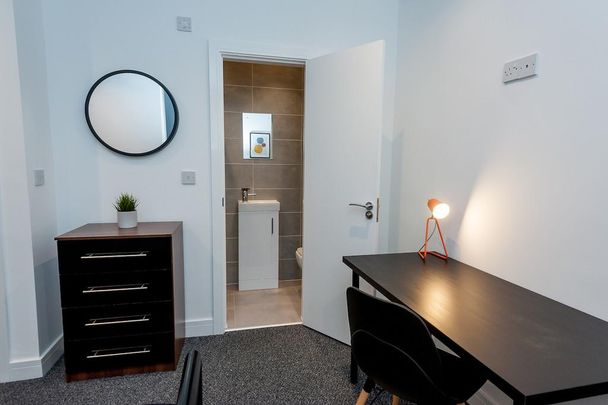 6 bedroom terraced house to rent - Photo 1