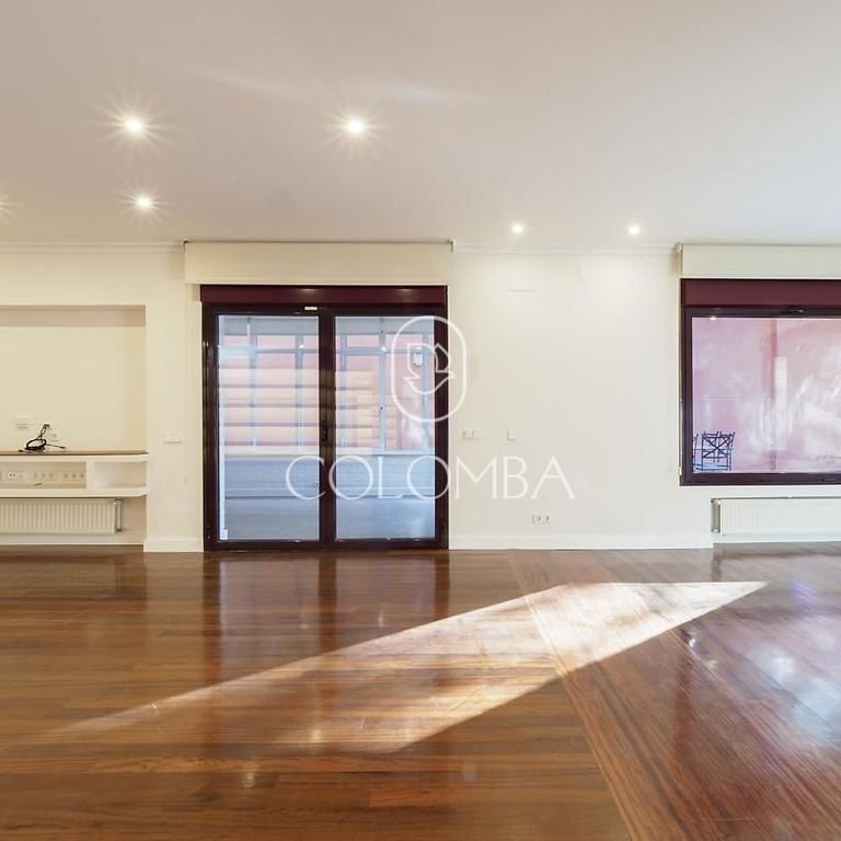 Luxury Flat for rent in Madrid, Spain - Photo 1