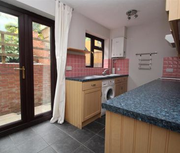 2 bedroom end of terrace house to rent - Photo 2