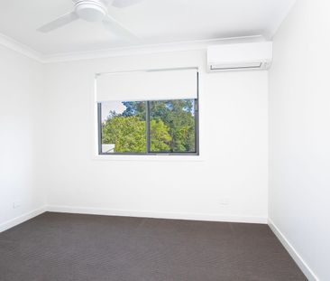 Modern 3 Bed Townhouse on the Edge of Town - Photo 6