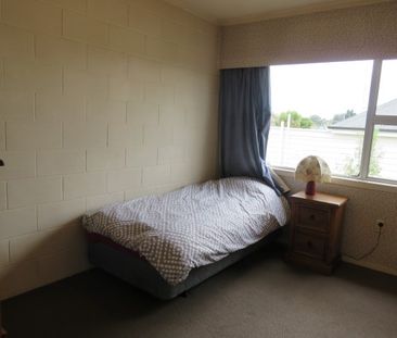 Located in the heart of Hamilton East, this two bedroom one bathroo... - Photo 4