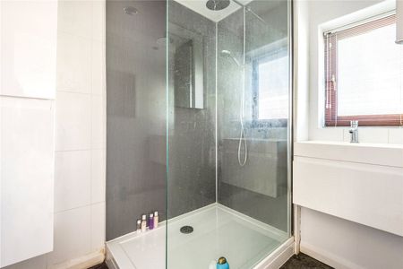 4 bedroom detached house to rent - Photo 5