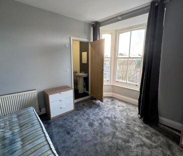 1 bedroom penthouse to rent - Photo 3