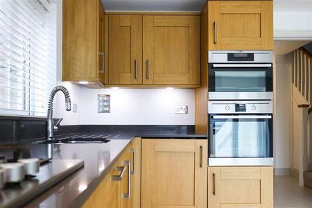 Agraria Road, Guildford, GU2 - Photo 4