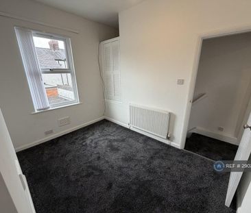 2 bedroom end of terrace house to rent - Photo 5
