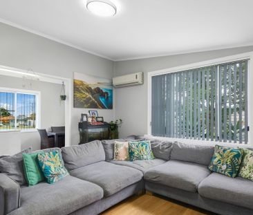 Stylish & Spacious Family Home in Prime Location! - Photo 1