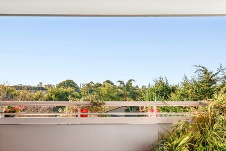 Stylish Apartment Offering Comfort and Convenience in the Heart of Ashfield - Photo 2