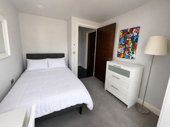 Room in a Shared Flat, Cruise Court, E14 - Photo 1