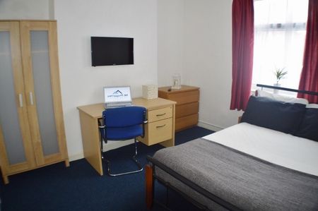 4 Bed Terraced House, Wimbourne Road, NG7 - Photo 4