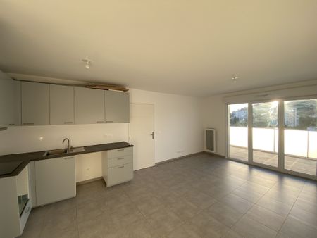 Location Appartement 3 pièces 61m² CAGNES SUR MER 06800 - Photo 2