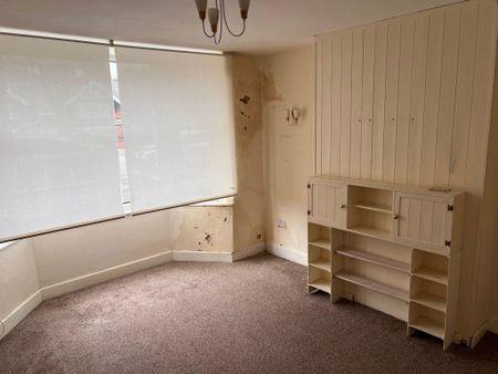 4 bedroom semi-detached house to rent - Photo 5