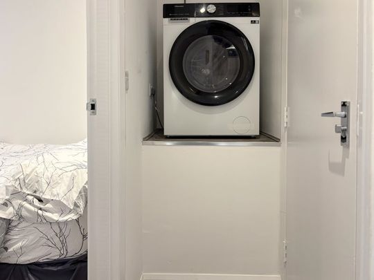 Studio Flat, Chichele Road, NW2 - Photo 1