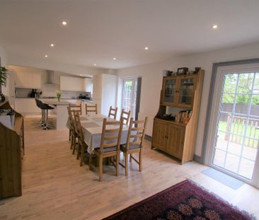 4 bedroom detached house to rent - Photo 3