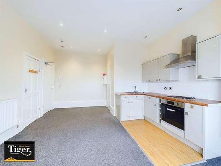 Promenade, Blackpool, FY1 - Photo 4