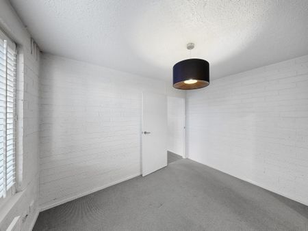 Updated Ground Floor Apartment - Photo 3