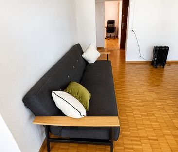 💎Charming Furnished 2.5-Room Apartment with Balcony and Beautiful V... - Photo 3