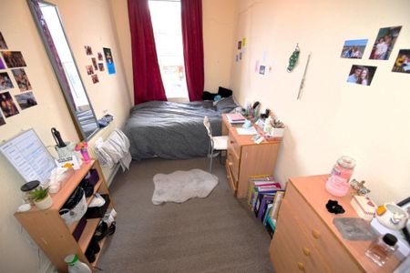 7 bedroom Flat in Woodsley Road, Leeds - Photo 5