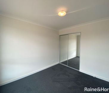 Modern 4 Bedroom Home in Prime Location - Photo 4