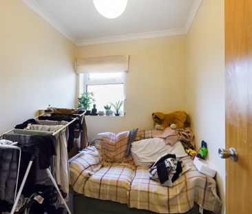 2 bedroom ground floor flat to rent - Photo 2