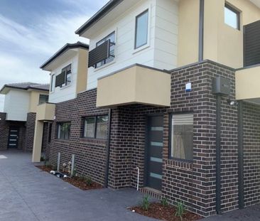 Reverse Living Townhouse - Photo 6