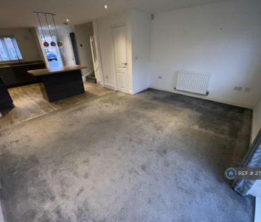 3 bedroom semi-detached house to rent - Photo 1